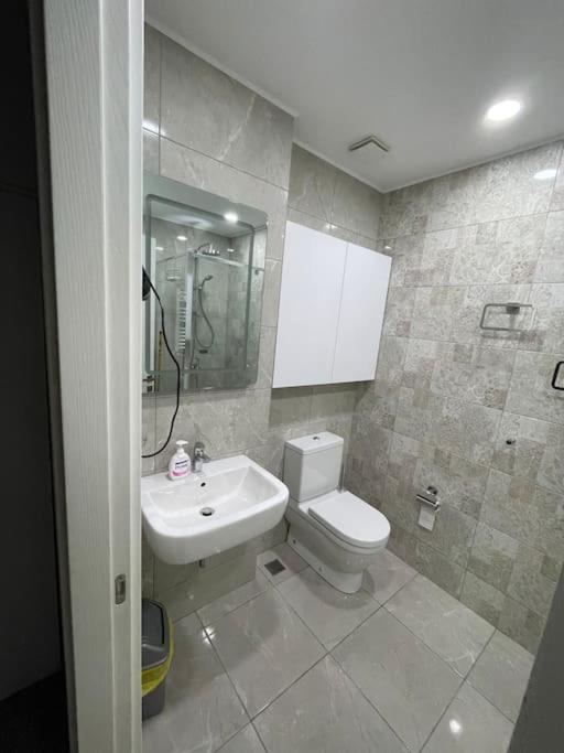 7Th Heaven Apartment In Central Tbilisi Luaran gambar